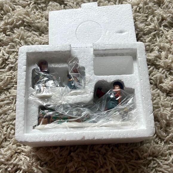 Dept 56 Dickens' Village #55581 "Bringing Home the Yule Log" 3-Piece Hand-Painte - Picture 4 of 11